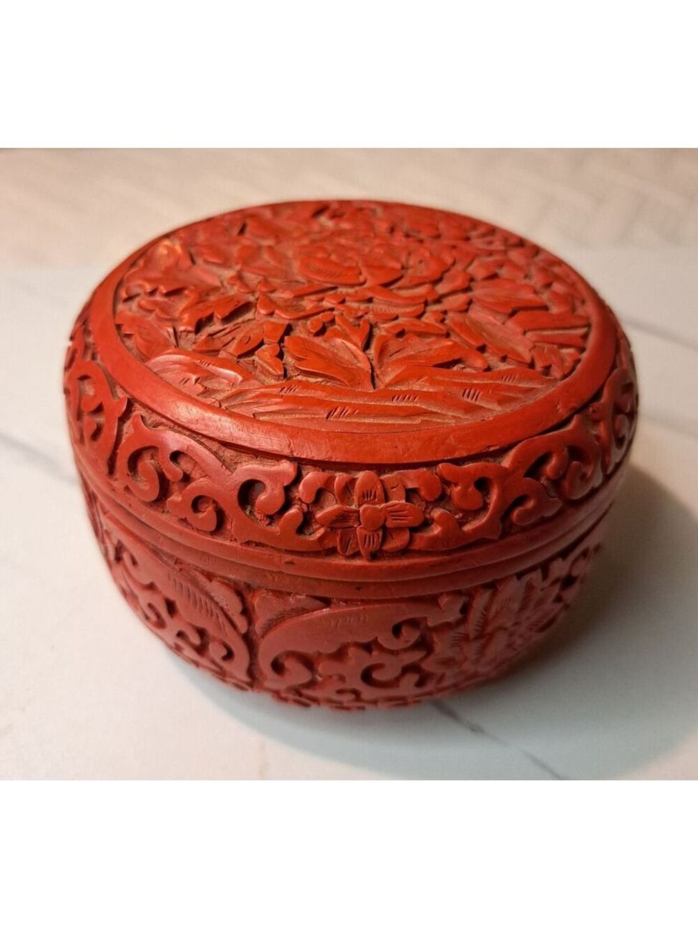 Vintage Chinese Hand-Carved Cinnabar Lacquer Round Lidded Box 4.5"